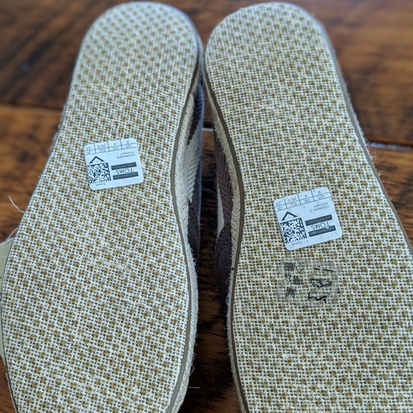 NWT!  Canvas TOMS - Picture 7 of 7